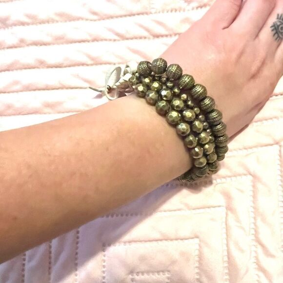 Lucky brand gold tone four rows bangle with white leather adjustable strap - Picture 3 of 3